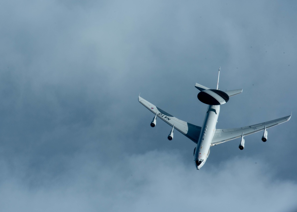 92nd ARW refuels AWACS