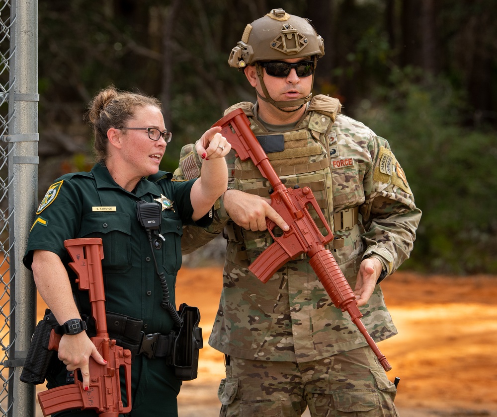 DVIDS - Images - Active assailant exercise at EOD school [Image 4 of 19]