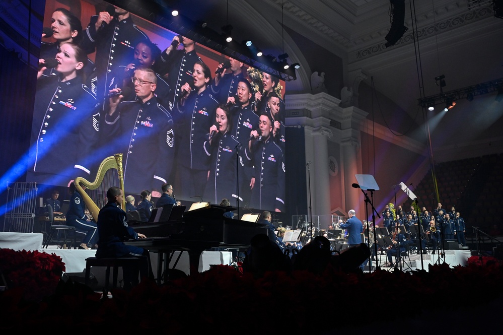 CSAF Brown attends holiday concert