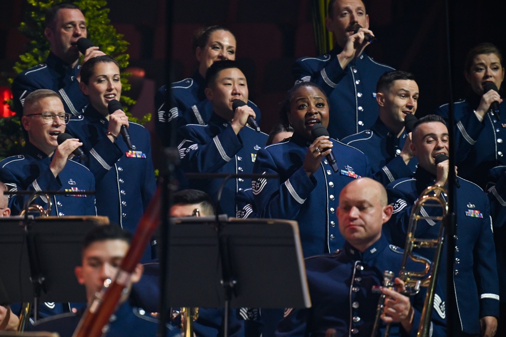 CSAF Brown attends holiday concert