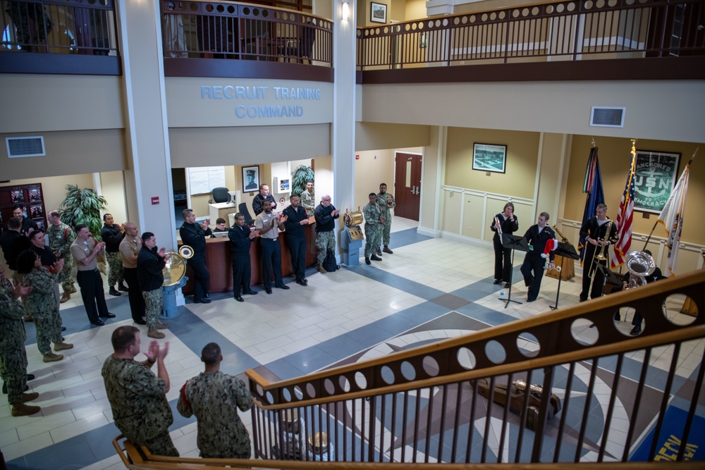 Navy Band Great Lakes performs at Recruit Training Command