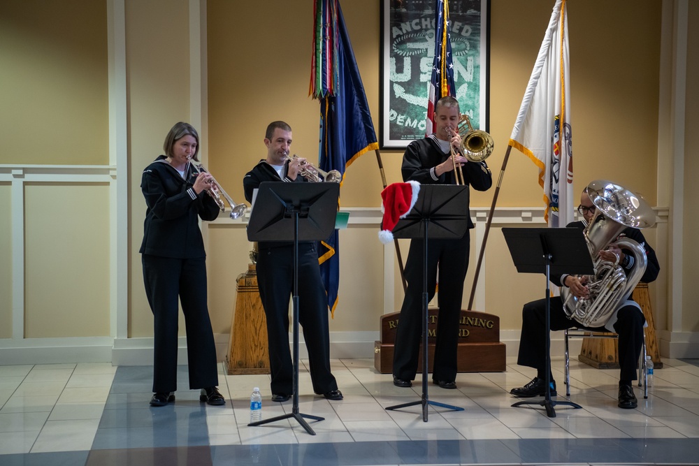 Navy Band Great Lakes performs at Recruit Training Command