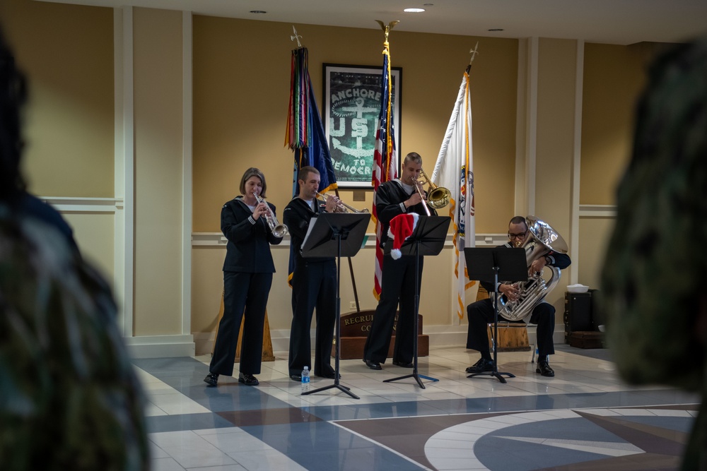 Navy Band Great Lakes performs at Recruit Training Command