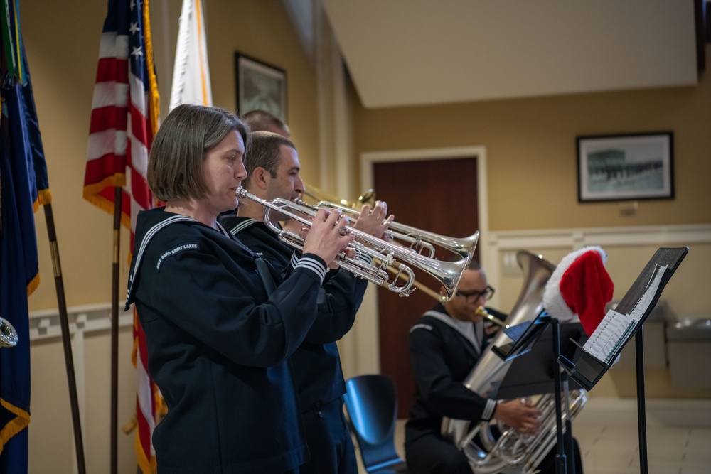 Navy Band Great Lakes performs at Recruit Training Command