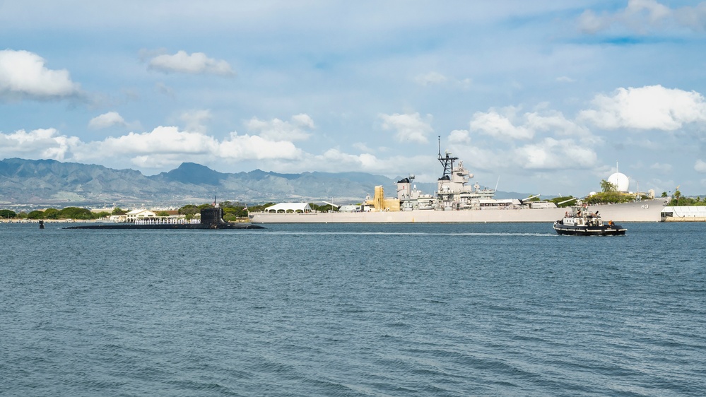 USS Missouri Renders Honors to the Battleship Missouri Memorial