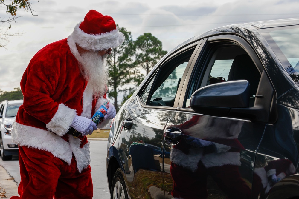 AMCC Hosts Home for the Holidays Drive-Thru