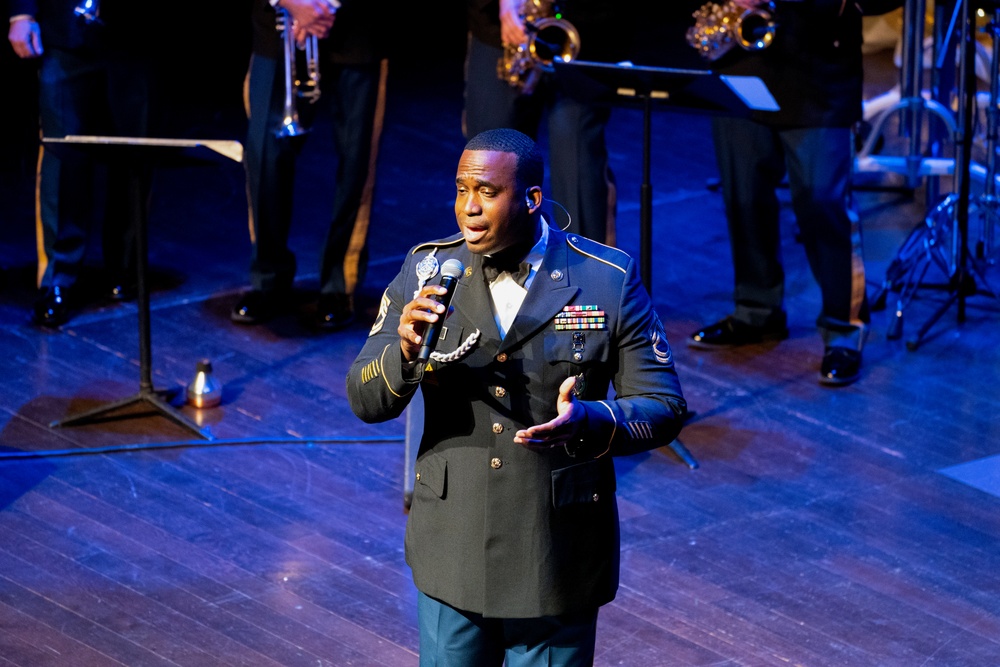 323d Army Band spreads cheer during holiday concert