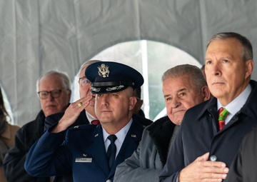 Dover AFB leadership participates in Wreaths Across America ceremony