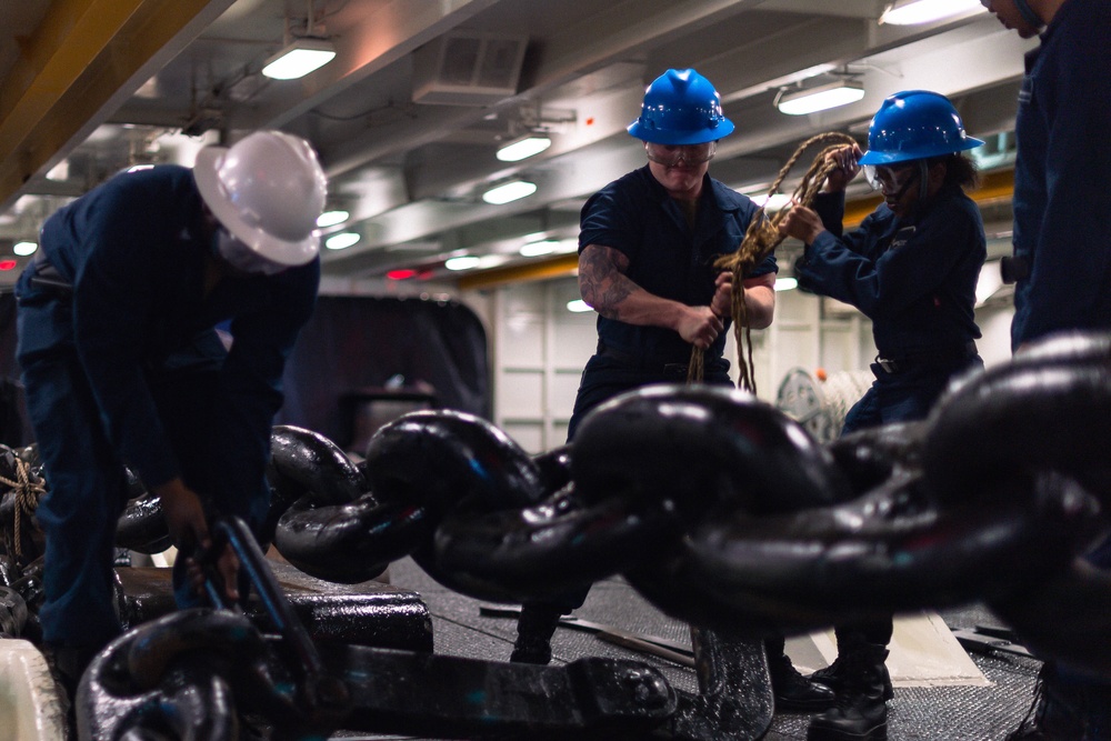 USS Carl Vinson (CVN 70) Sailors Conduct Deck Evolution