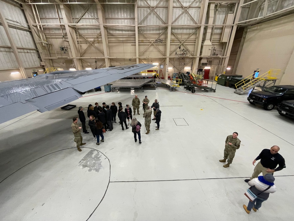 168th Wing host Hockey Team