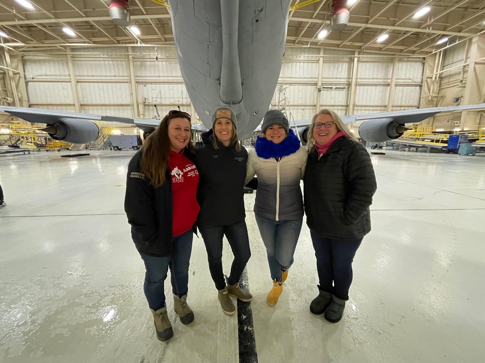 168th Wing host Hockey Team