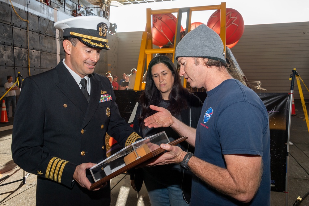 USS Portland (LPD 27) Celebrates Successful Artemis I Recovery