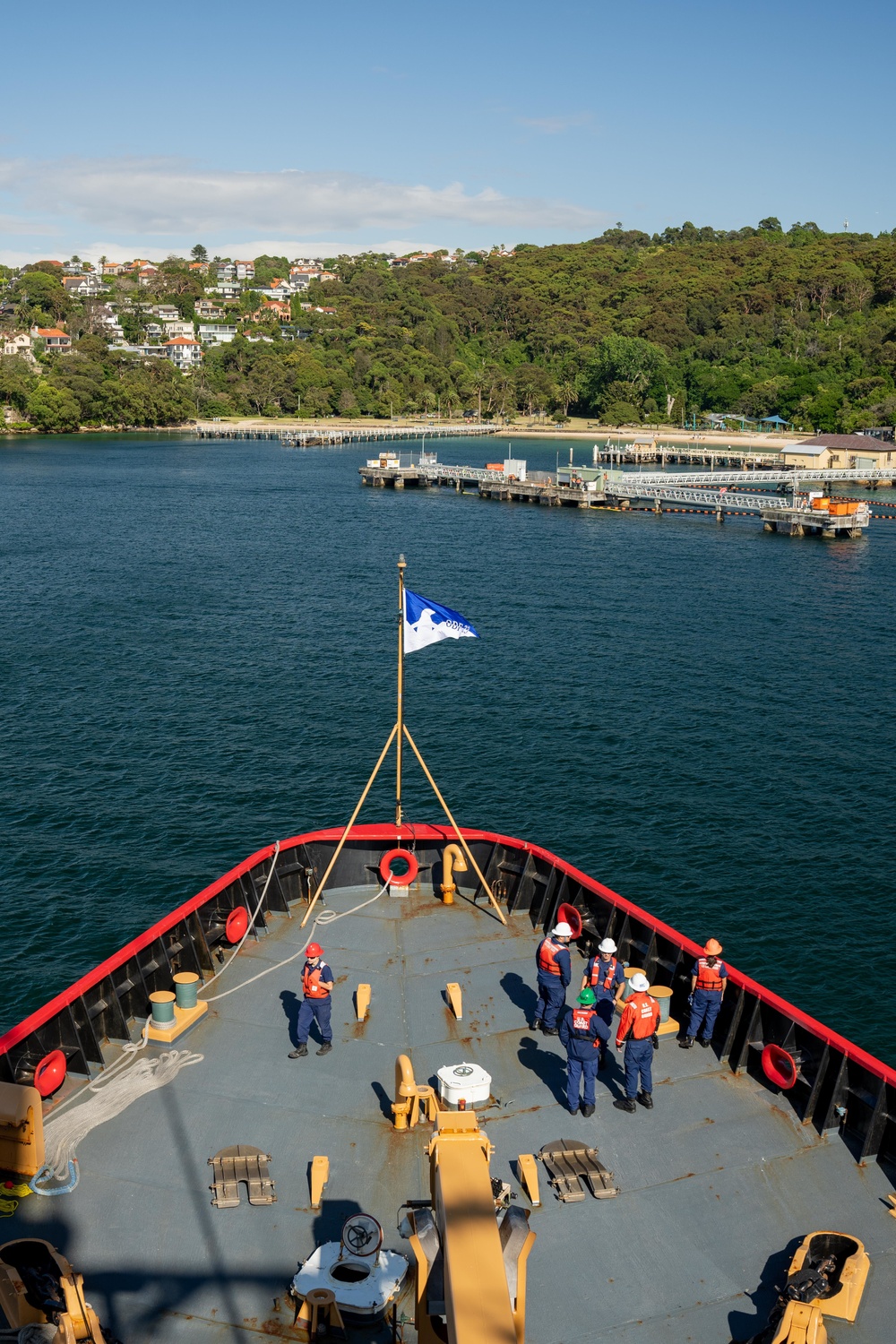 Coast Guard Cutter Polar Star (WAGB 10) refuels in Sydney
