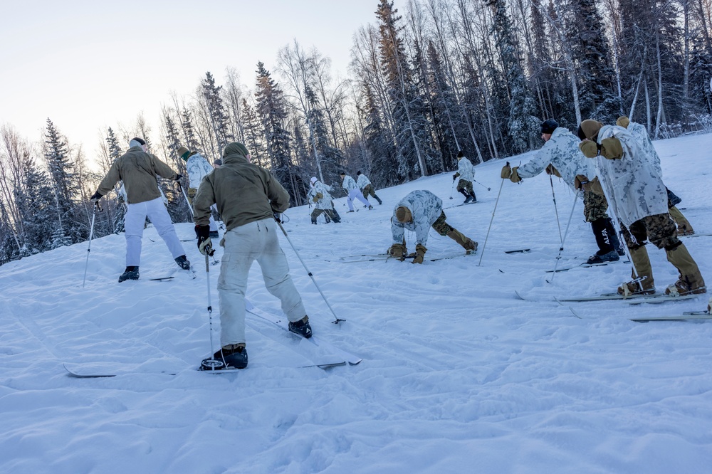 2d Recon Marines participate in cold weather training