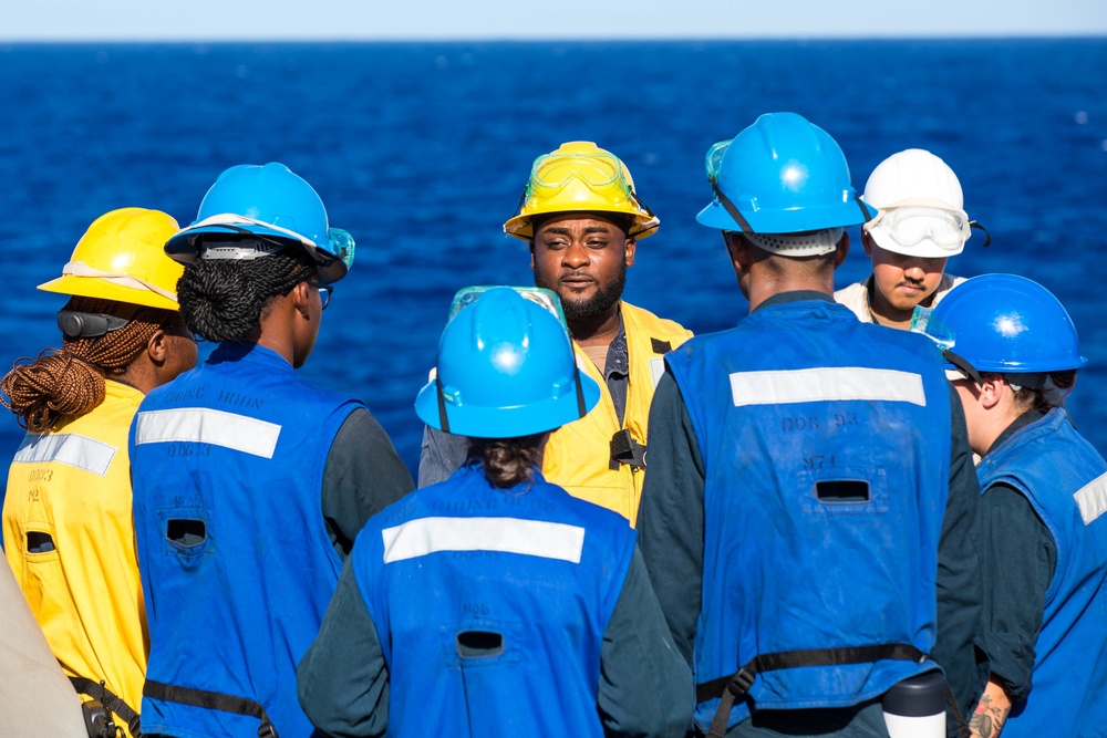 DVIDS - Images - U.S. Navy Sailors conduct safety brief prior to ...