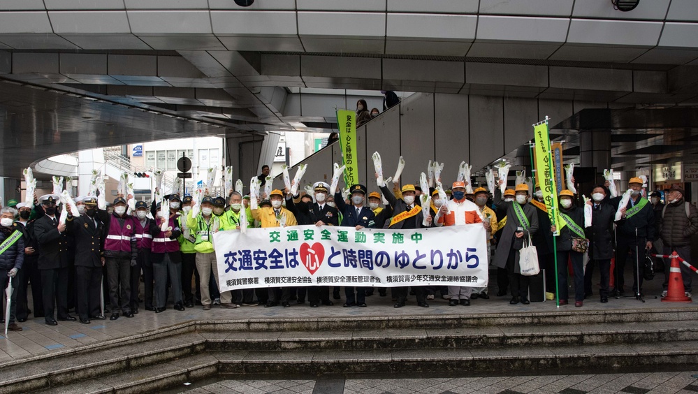 CFAY Year-End Traffic Safety Campaign at Yokosuka Chuo Station