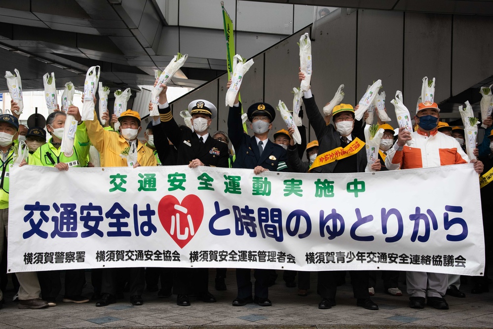 CFAY Year-End Traffic Safety Campaign at Yokosuka Chuo Station