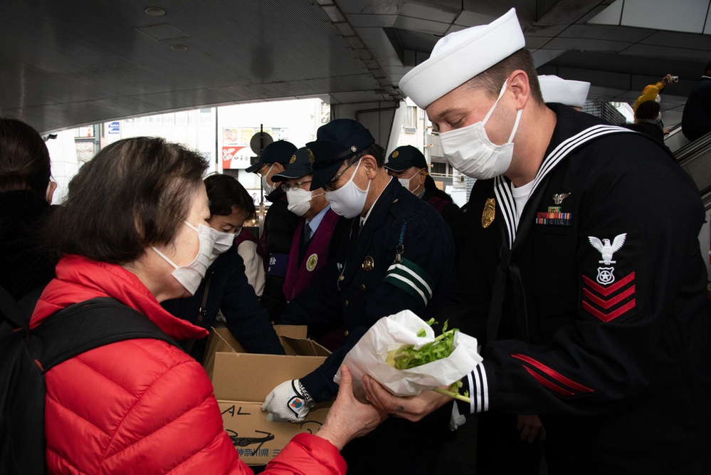 CFAY Year-End Traffic Safety Campaign at Yokosuka Chuo Station