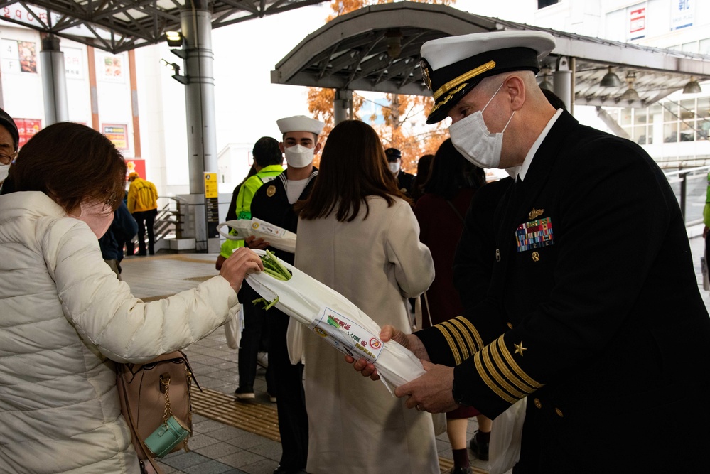CFAY Year-End Traffic Safety Campaign at Yokosuka Chuo Station