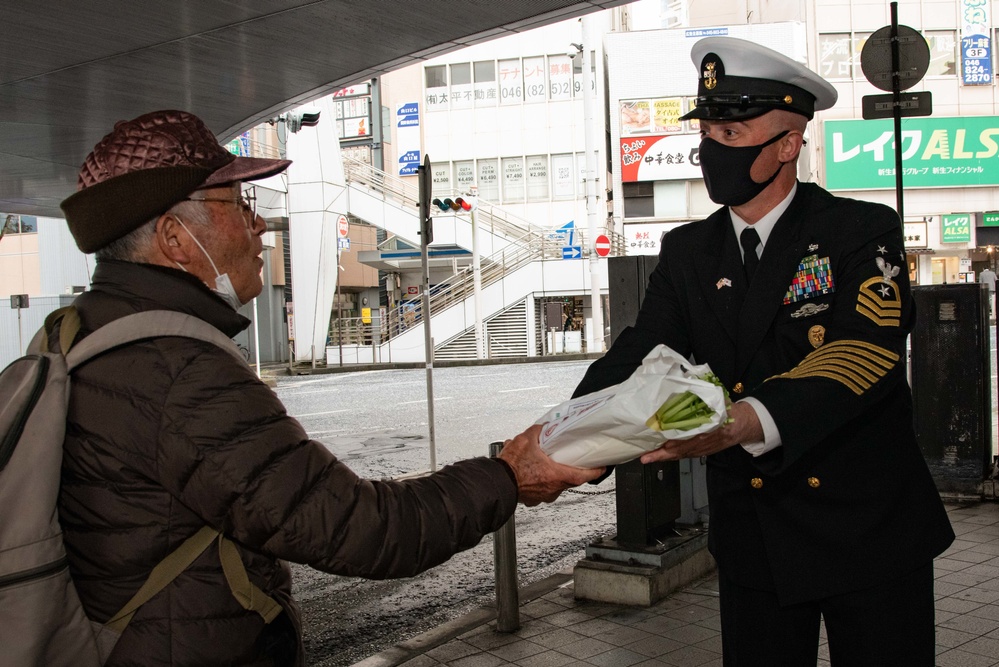 CFAY Year-End Traffic Safety Campaign at Yokosuka Chuo Station