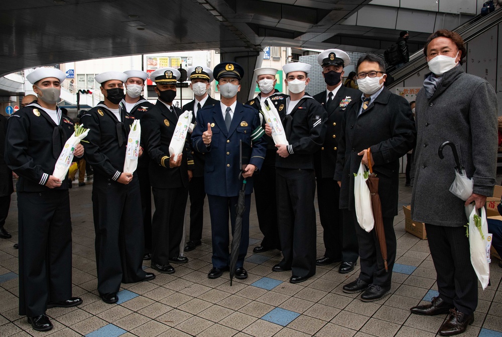 CFAY Year-End Traffic Safety Campaign at Yokosuka Chuo Station