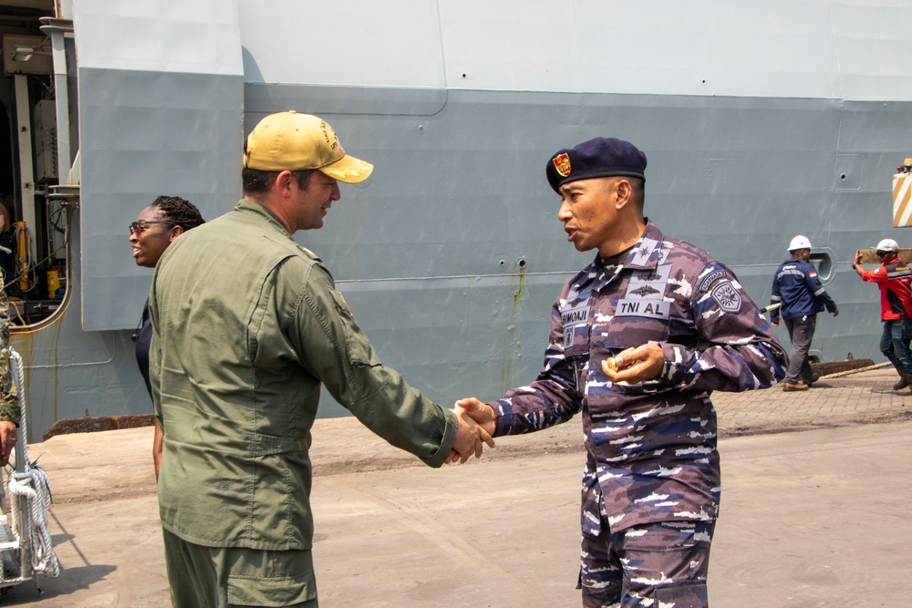 Anchorage Arrives at Surabaya for CARAT Indonesia