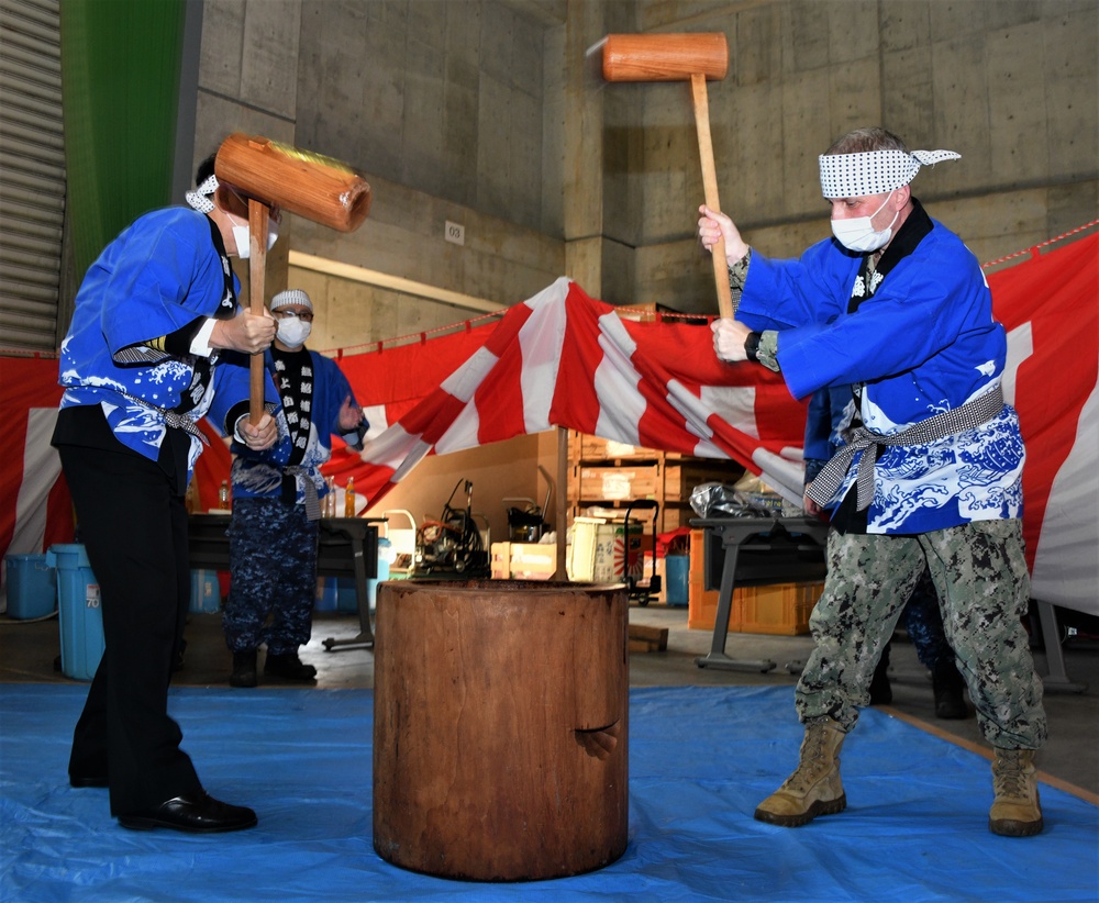 NAVSUP FLC Yokosuka Sailors experience Japan’s year-end tradition