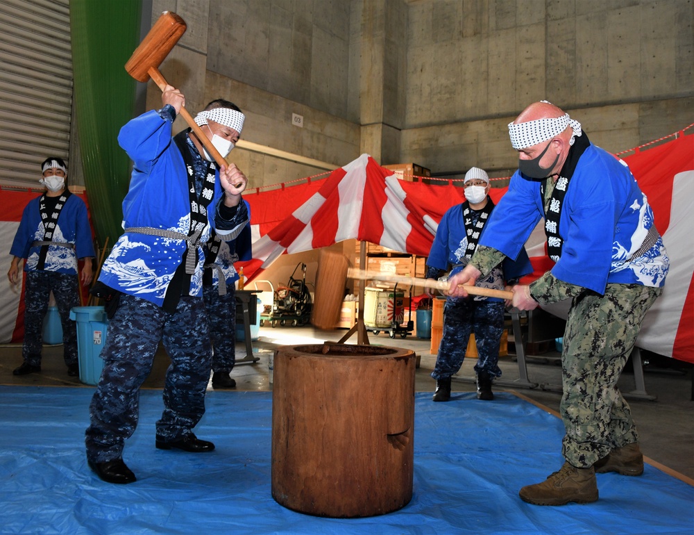 NAVSUP FLC Yokosuka Sailors experience Japan’s year-end tradition