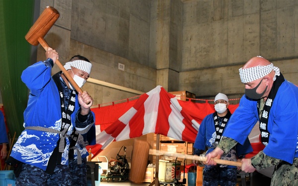 NAVSUP FLC Yokosuka Sailors experience Japan’s year-end tradition