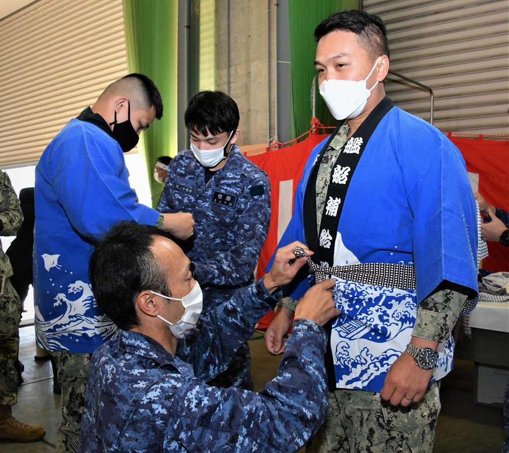 NAVSUP FLC Yokosuka Sailors experience Japan’s year-end tradition