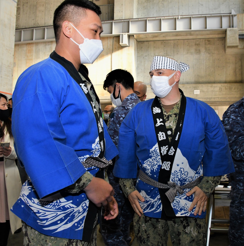 NAVSUP FLC Yokosuka Sailors experience Japan’s year-end tradition