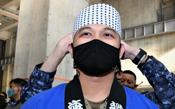 NAVSUP FLC Yokosuka Sailors experience Japan’s year-end tradition