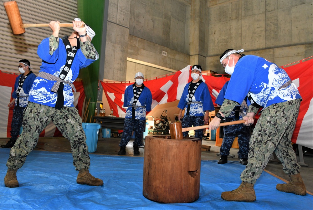 NAVSUP FLC Yokosuka Sailors experience Japan’s year-end tradition