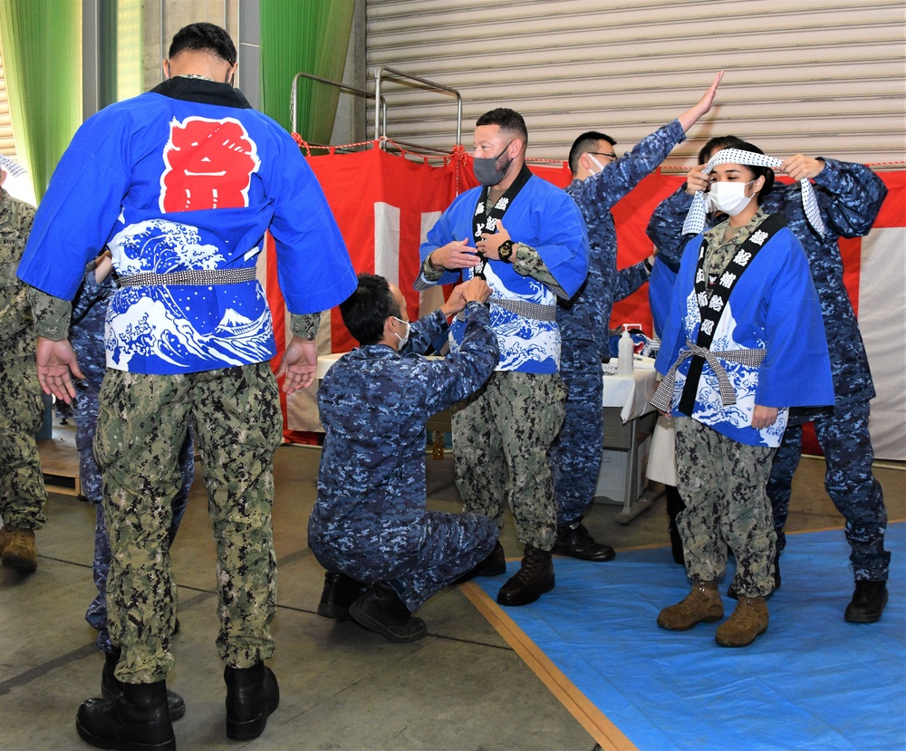 NAVSUP FLC Yokosuka Sailors experience Japan’s year-end tradition