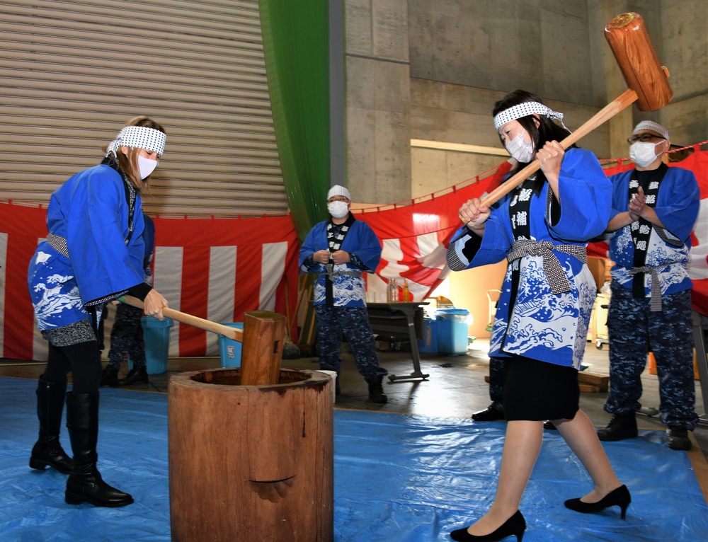 NAVSUP FLC Yokosuka Sailors experience Japan’s year-end tradition