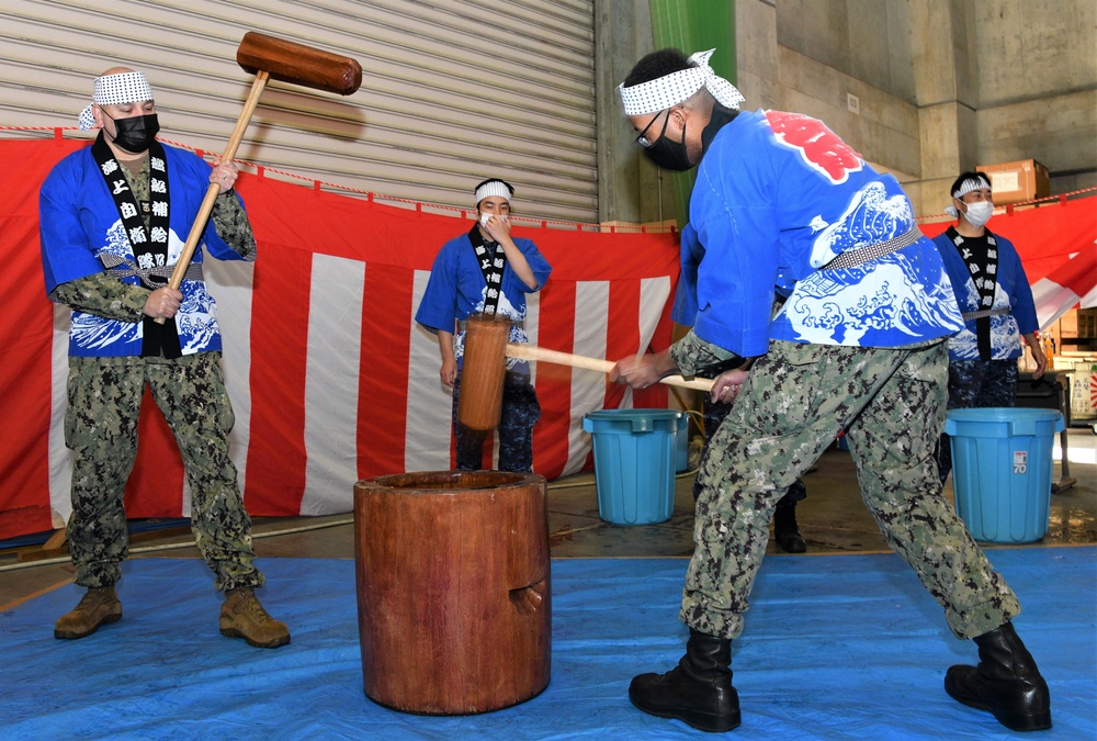 NAVSUP FLC Yokosuka Sailors experience Japan’s year-end tradition