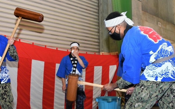 NAVSUP FLC Yokosuka Sailors experience Japan’s year-end tradition