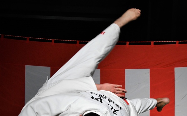 NAVSUP FLC Yokosuka Sailors experience Japan’s year-end tradition