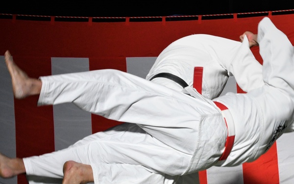 NAVSUP FLC Yokosuka Sailors experience Japan’s year-end tradition