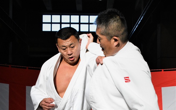 NAVSUP FLC Yokosuka Sailors experience Japan’s year-end tradition