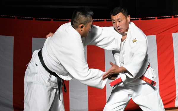 NAVSUP FLC Yokosuka Sailors experience Japan’s year-end tradition