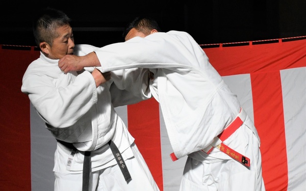 NAVSUP FLC Yokosuka Sailors experience Japan’s year-end tradition