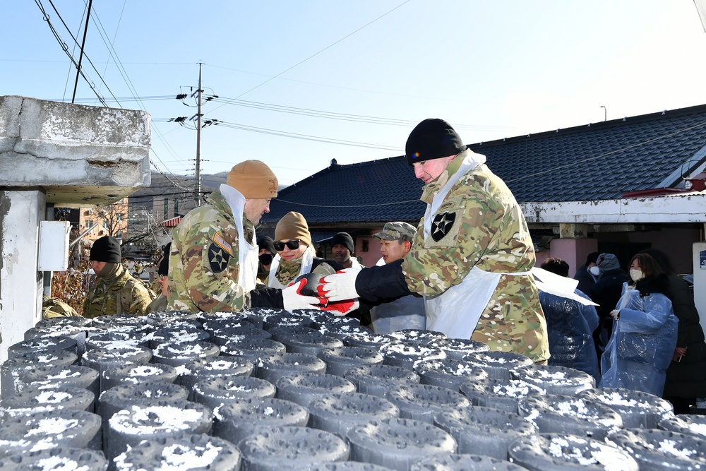 DVIDS Images 2ID/RUCD, 210th FAB Charcoal Delivery [Image 1 of 4]