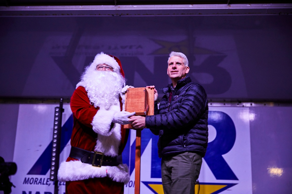 DVIDS Images NSA Naples Annual Tree Lighting [Image 3 of 5]