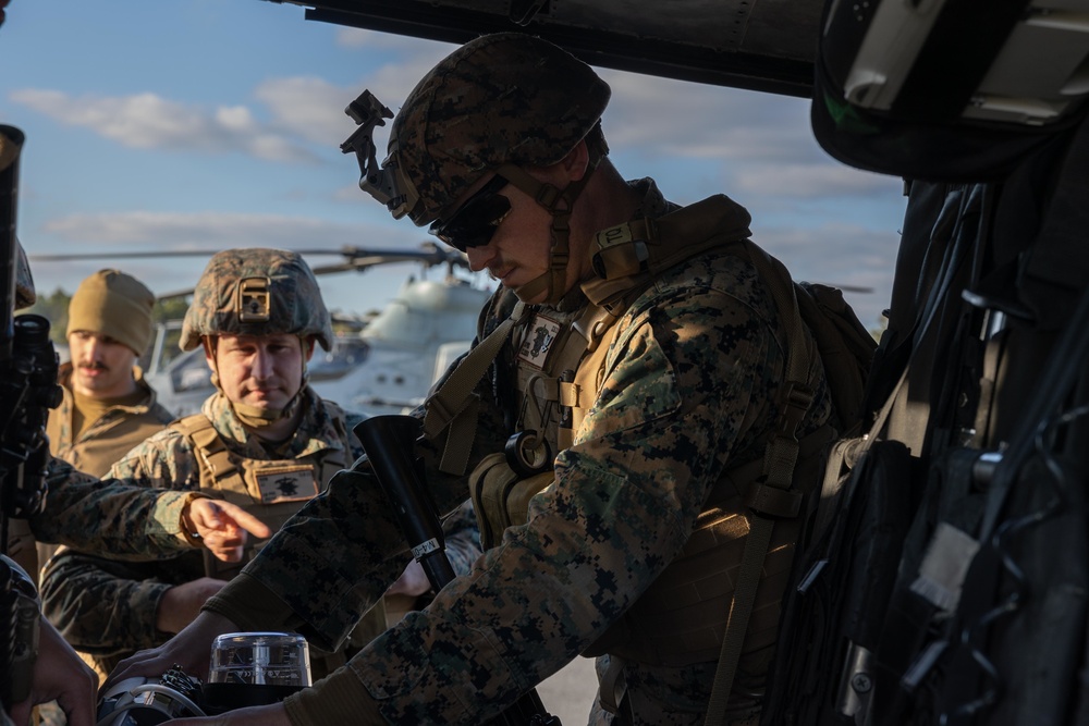 U.S. Navy Corpsmen conduct on and off drills during MEUEX 1