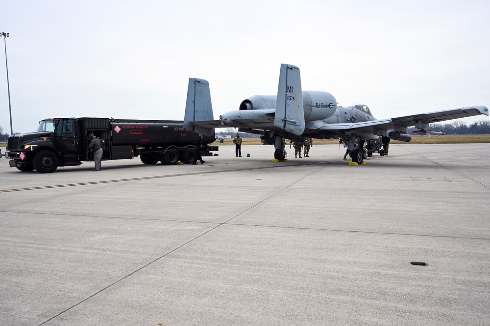 Airmen from the 127th perform an Integrated Combat Turn