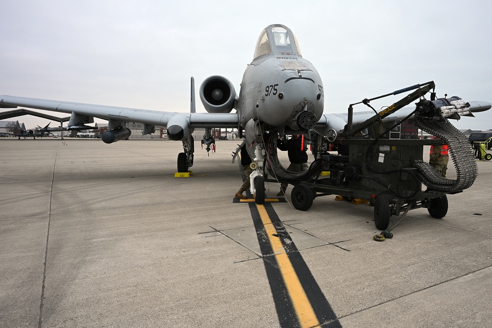 Airmen from the 127th perform an Integrated Combat Turn