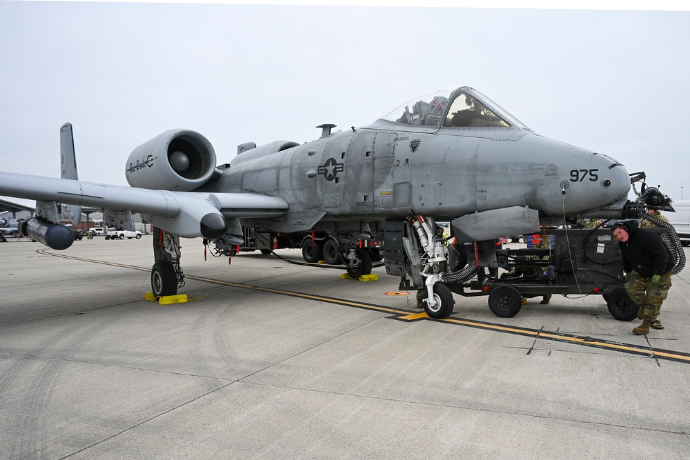 Airmen from the 127th perform an Integrated Combat Turn