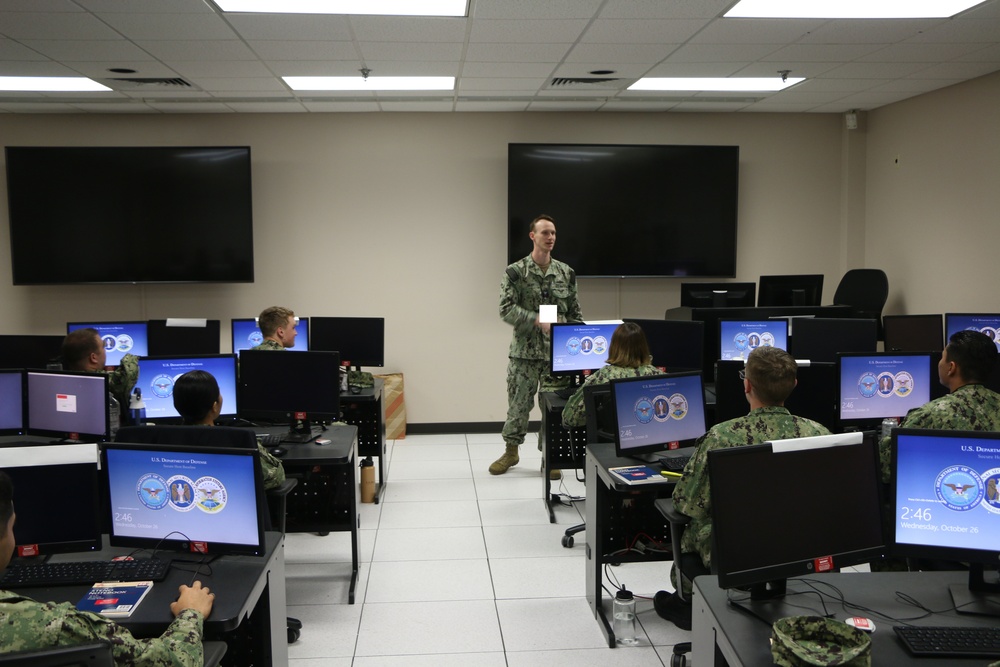 IWTC Virginia Beach Sailor Prepares Next Generation of Intelligence Professionals for Fleet