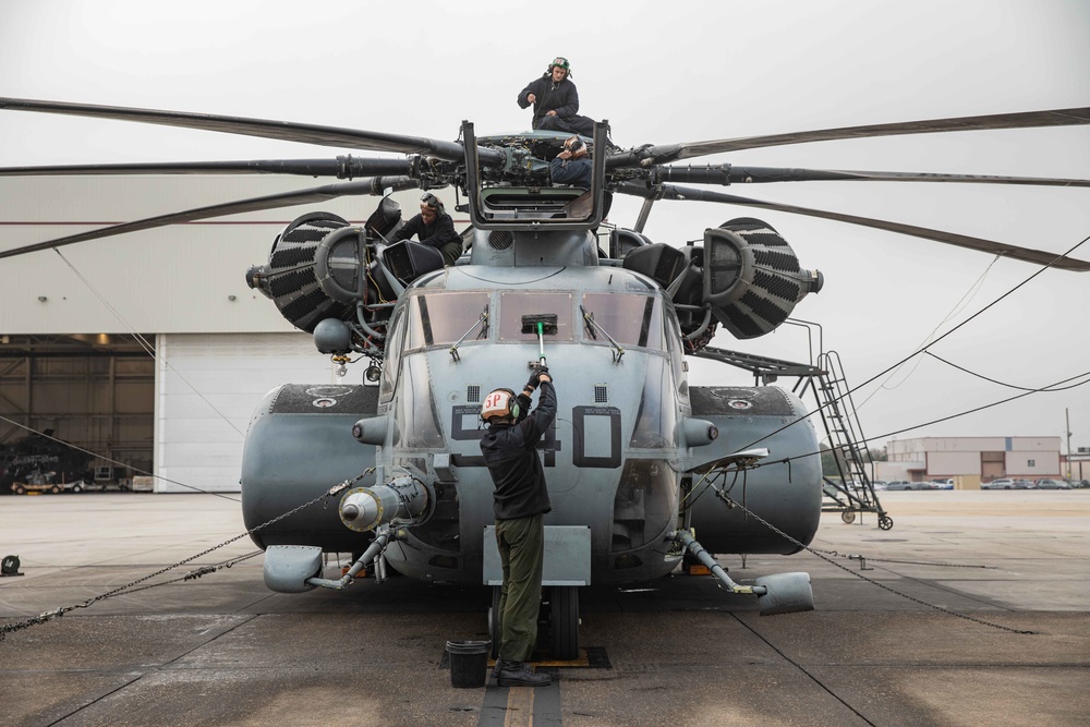 HM-14 Conducts Sundown Flight